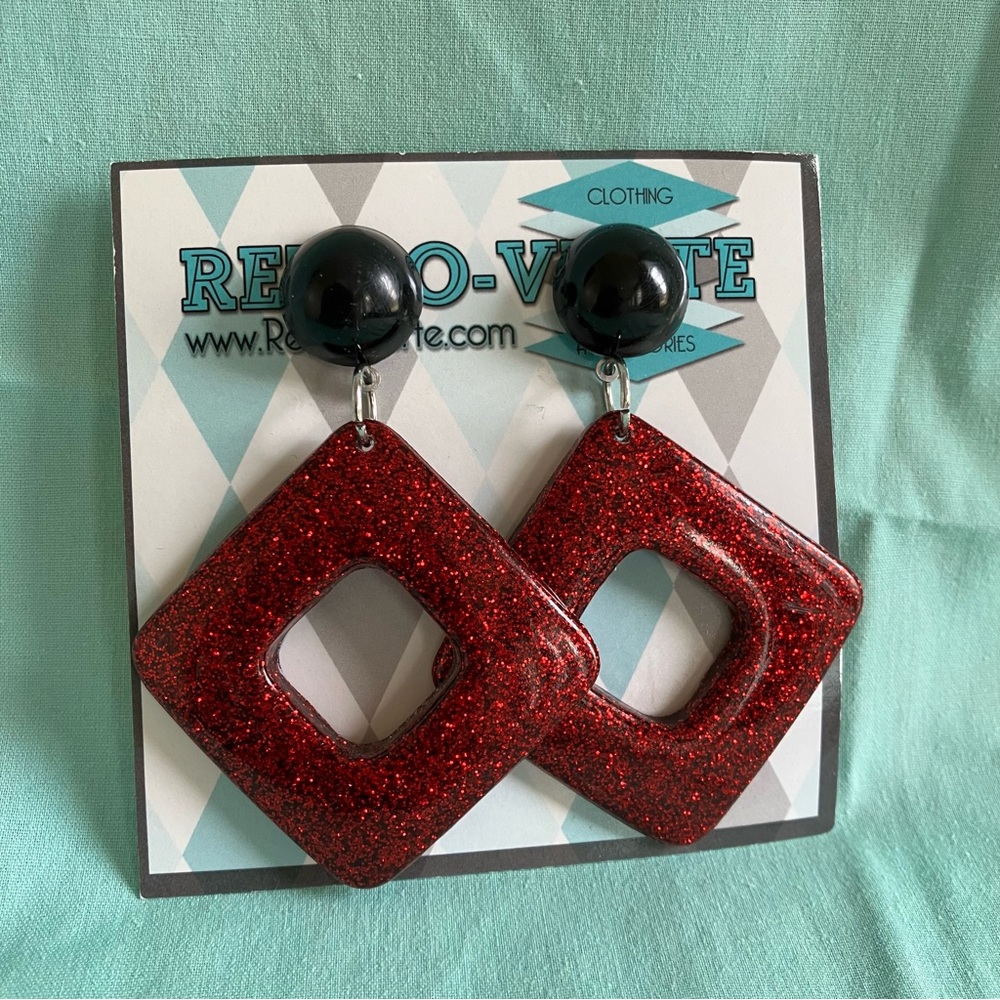 Retro- Verte red glitter drop earrings